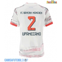 Camisa de time de futebol Bayern Munich Dayot Upamecano #2 Replicas 2º Equipamento Feminina 2025-26 Manga Curta